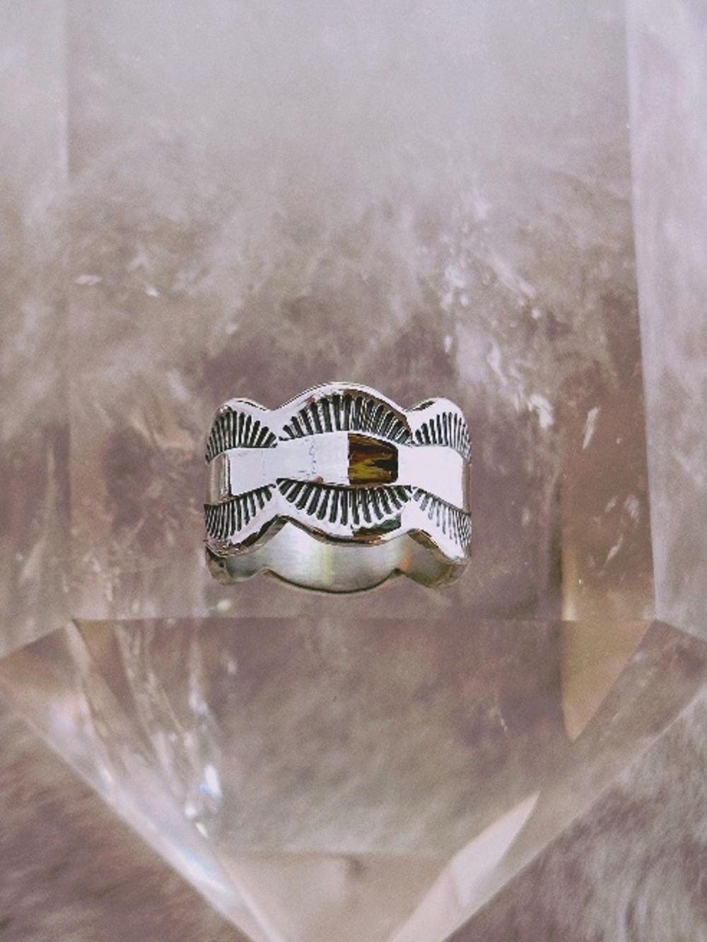 ***CONSIGNED*** Artemis & aura scallop ring sterling silver chunky stamped band